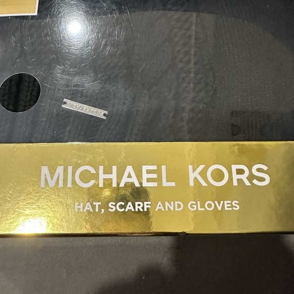 Michael Kors, black gloves, scarf & hat, 3 piece gift set in box Brand New - Picture 3 of 5